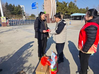 慰问学生家庭 (9)(1).jpg